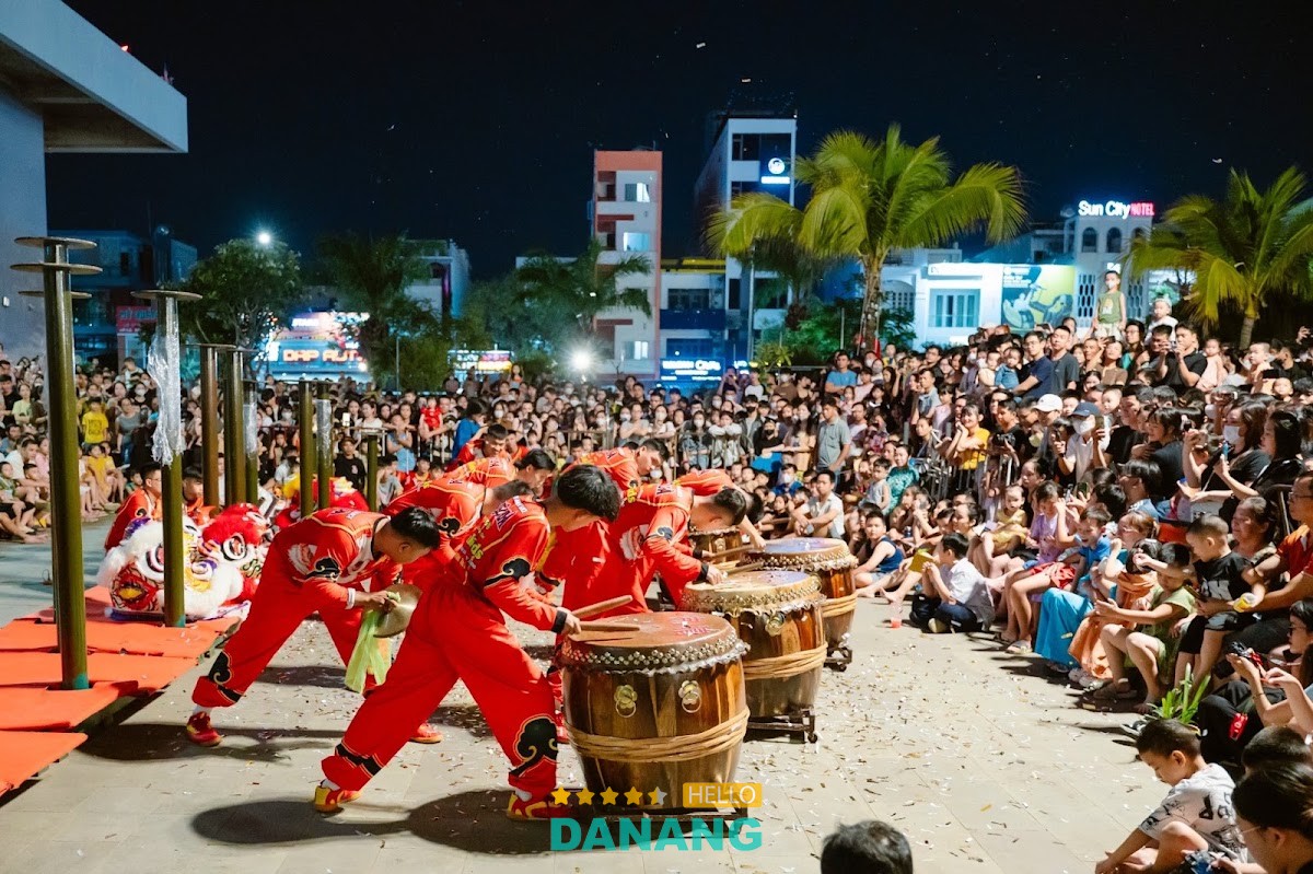 Tiết mục lân sư rồng Triệu Đà Đà Nẵng