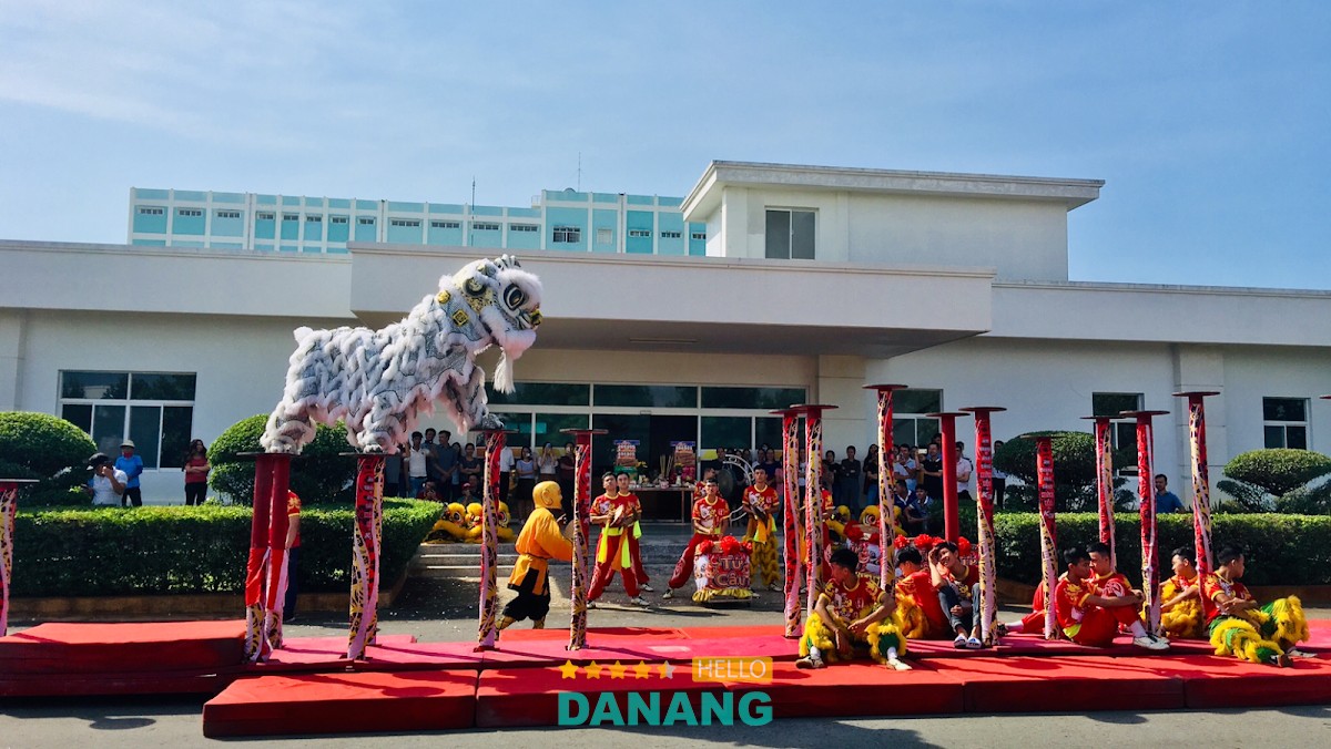 Múa lân Đà Nẵng Đội lân Tứ Câu