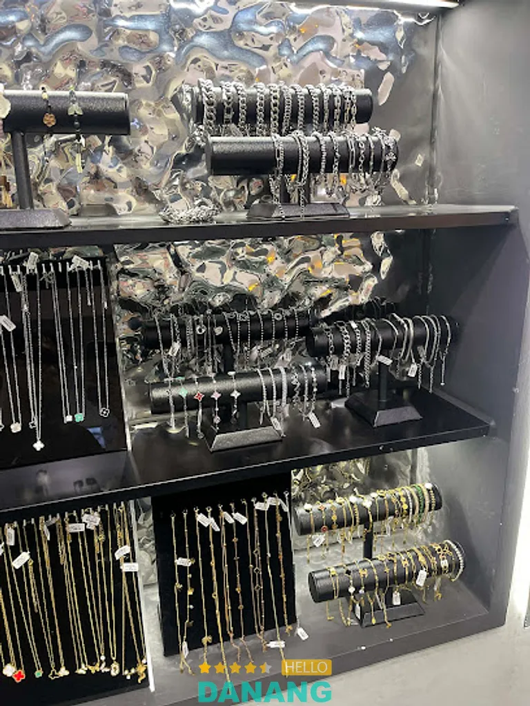 Dr.Emp Piercing: 19/6 Cô Giang, Hải Châu