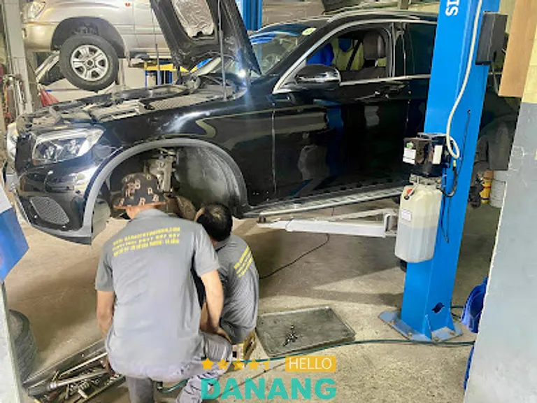 Gara ô tô Tuấn Sơn: 04 – B3 Hồ Hán Thương, P. Sơn Trà