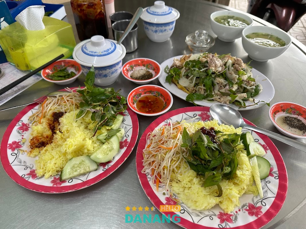 Cơm gà tại Quán Tam Duyên