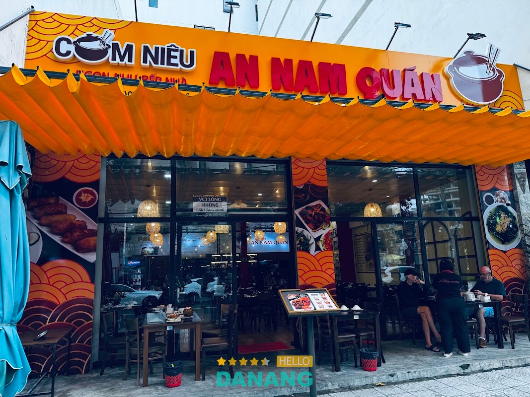 Không gian Cơm Niêu An Nam Quán
