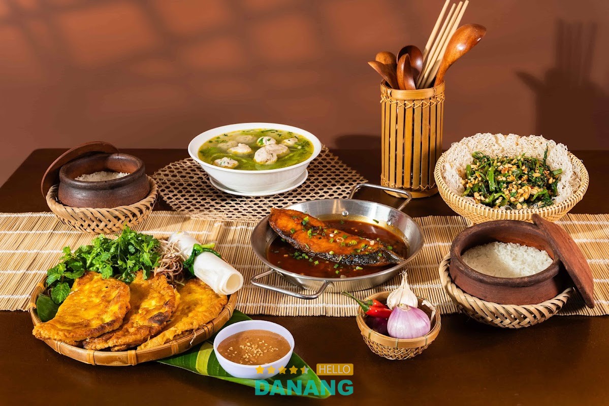 Mâm cơm gia đình tại An Nam Quán