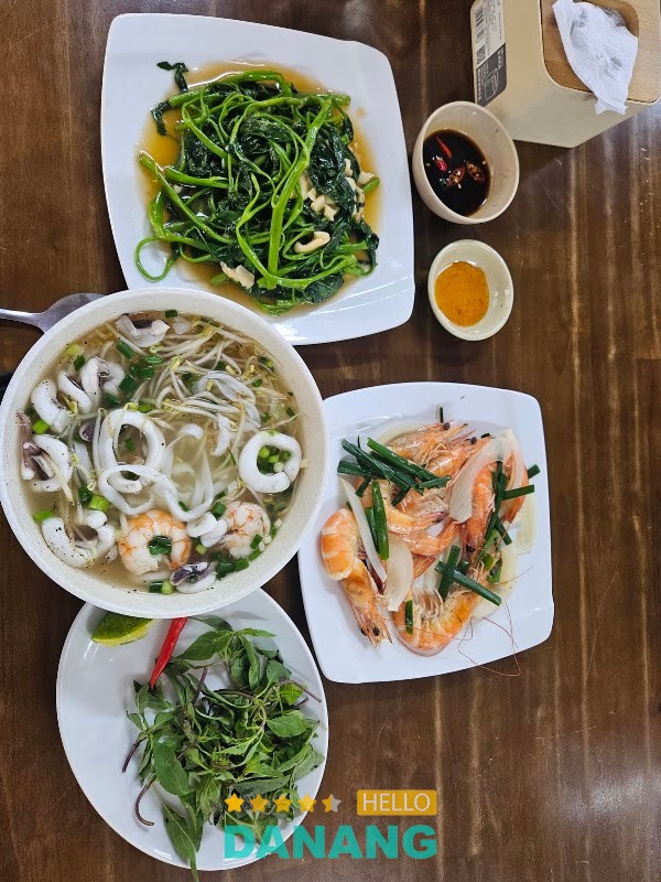Món ăn tại Cơm Gia Đình Phan Tôn