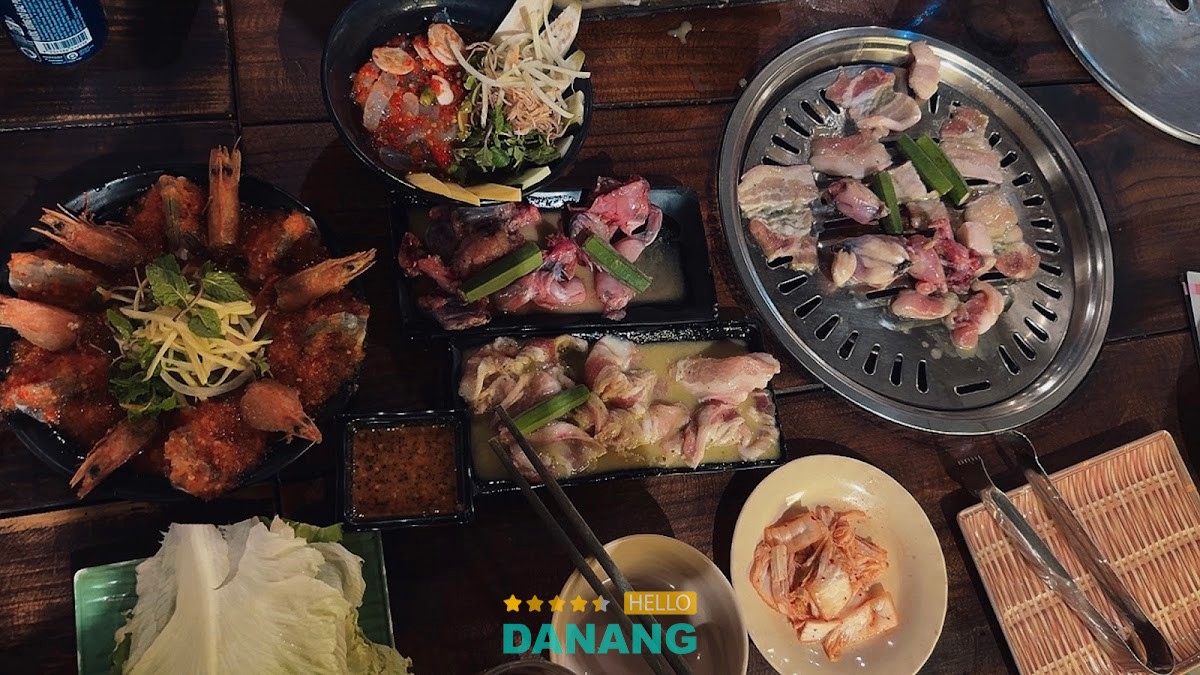 Không gian dùng buffet lẩu tại Mọi Hội An