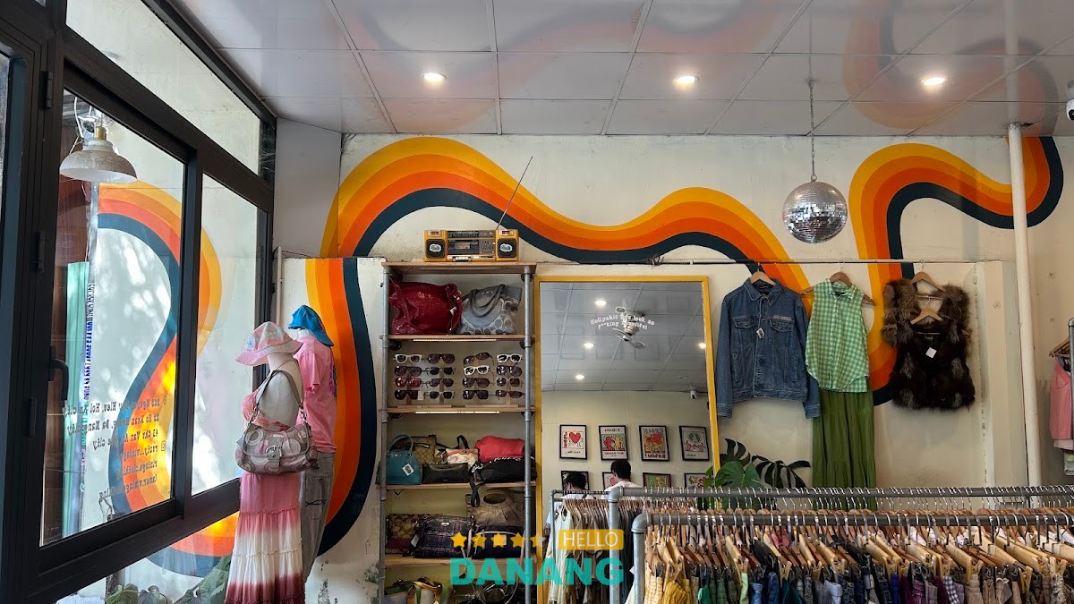 RUSTY VINTAGE 2HAND STORE HỘI AN hình ảnh 2