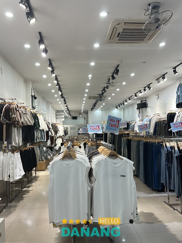 Không gian mua sắm tại FM STYLE Tam Kỳ