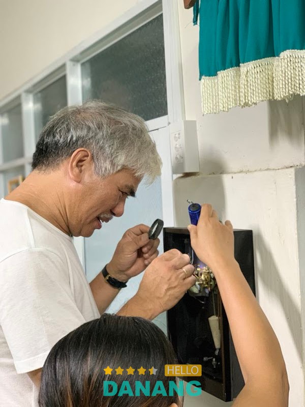 Nhà tấn sửa đồng hồ