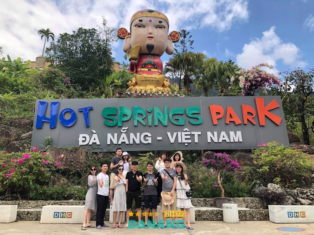 Không gian vui chơi Núi Thần Tài
