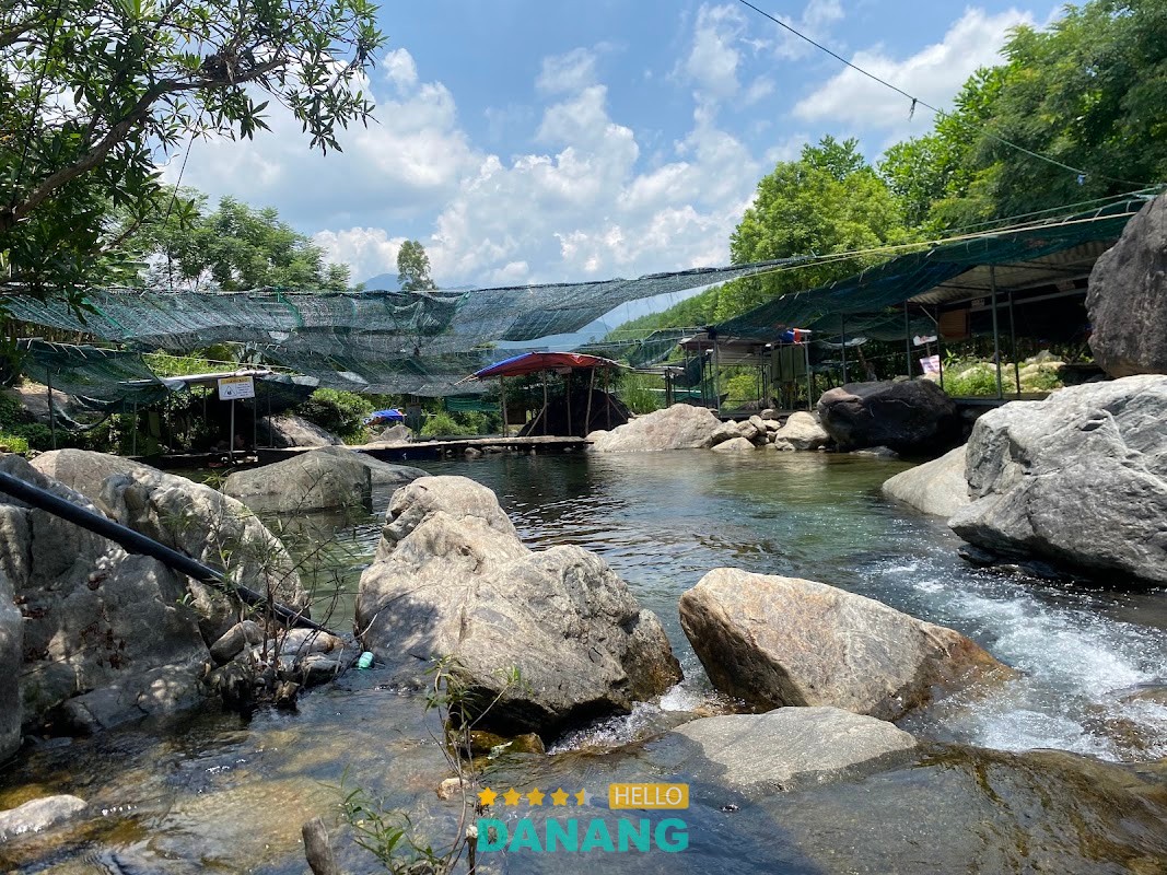 Dòng suối mát tại Khe Răm