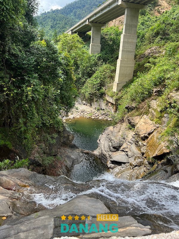 Dòng thác Thượng Lộ Hải Vân