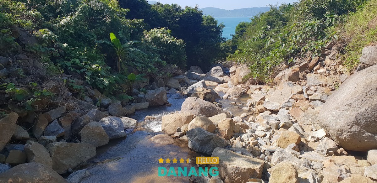 Cảnh quan Suối Ôm bán đảo Sơn Trà