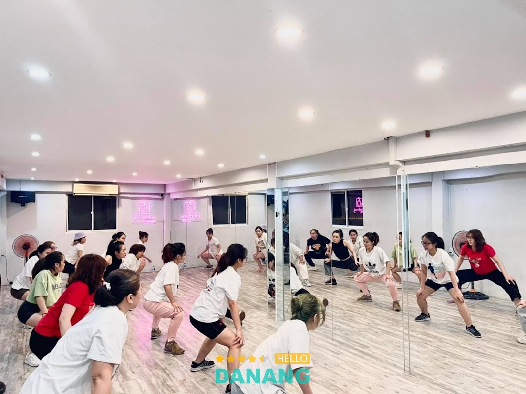 Phòng dạy nhảy hiện đại Jan Dance Đà Nẵng